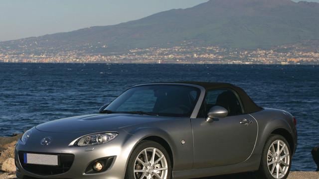 immagine automobile mazda mx-5-spider-2005