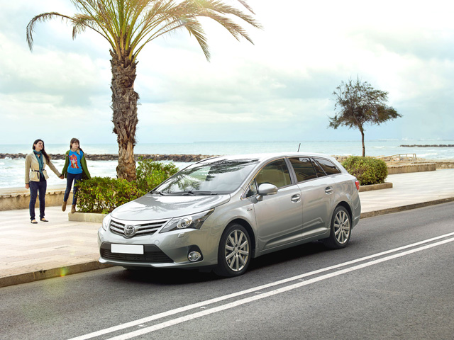 immagine automobile toyota avensis-station