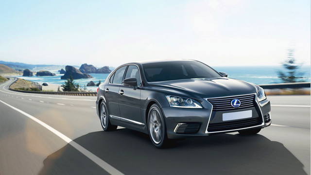 immagine automobile lexus ls