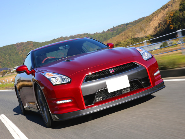 immagine automobile nissan gt-r