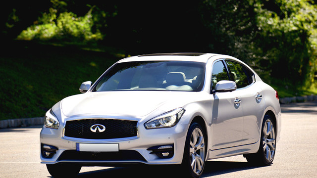 immagine automobile infiniti q70