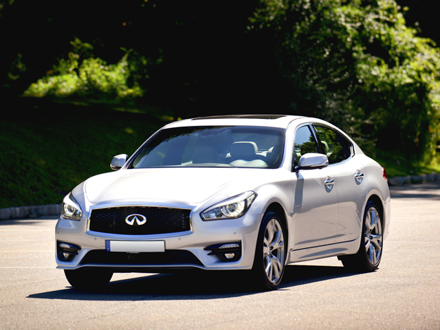 immagine automobile infiniti q70