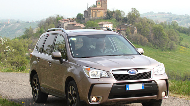 immagine automobile subaru forester