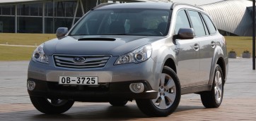 immagine automobile subaru outback-2009