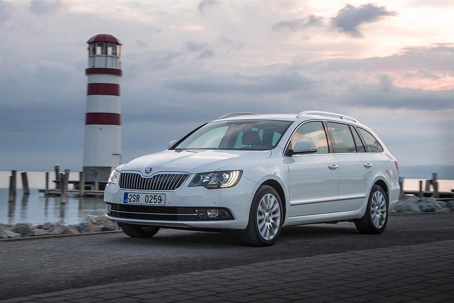 immagine automobile skoda superb-station-2008