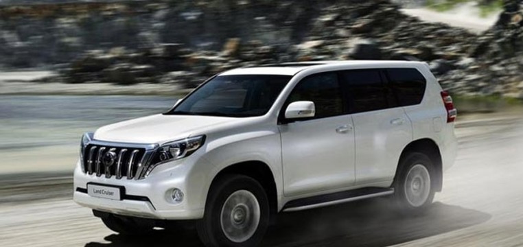 immagine automobile toyota land-cruiser-5p